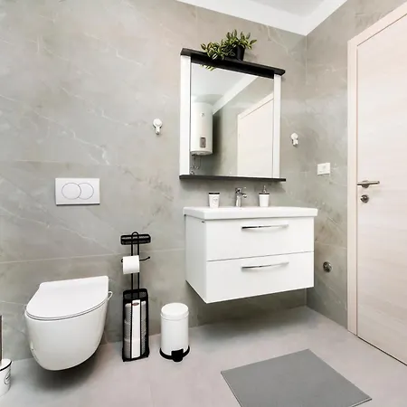 Luna Apartment *